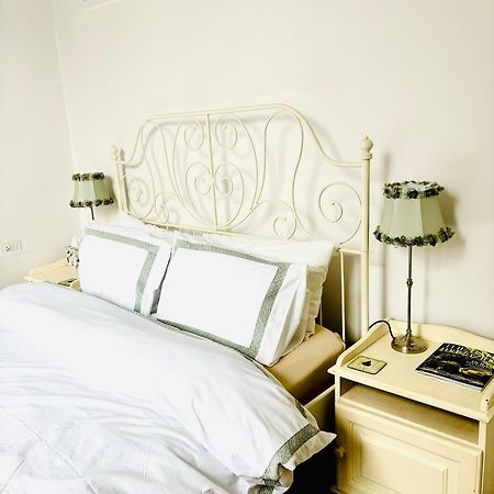 Charming Apartment In The Heart Of Бат Екстер'єр фото