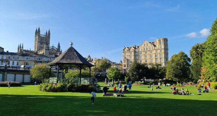 Charming Apartment In The Heart Of Бат Екстер'єр фото